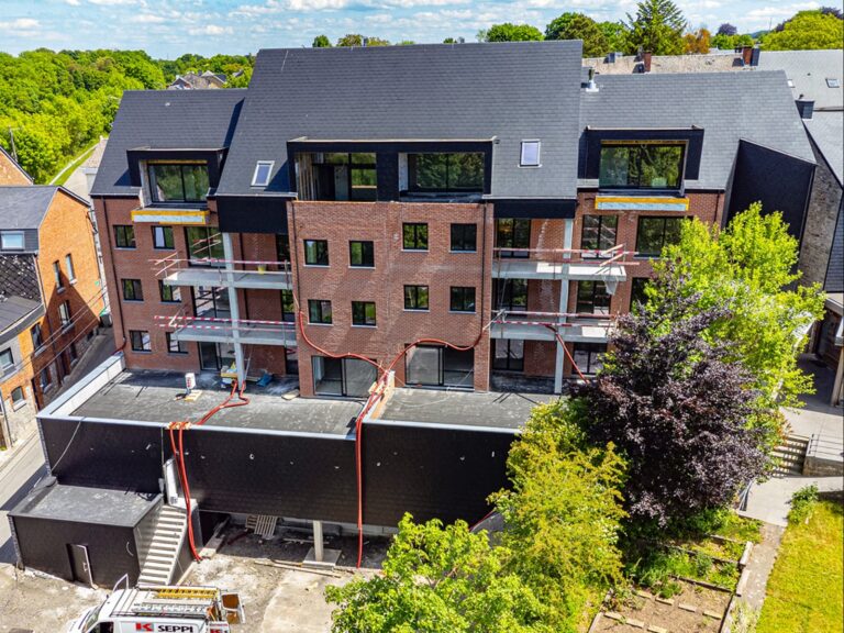 7. By the Way - Les Hauts de la Gare