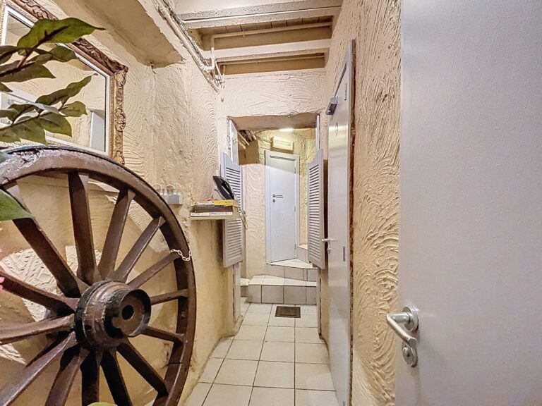 7618892_76414596.jpg